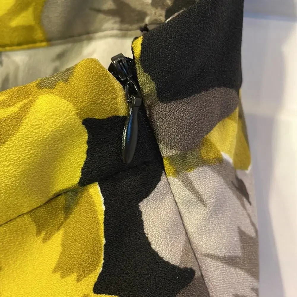 Who What Wear yellow black floral back pleat skirt size 6